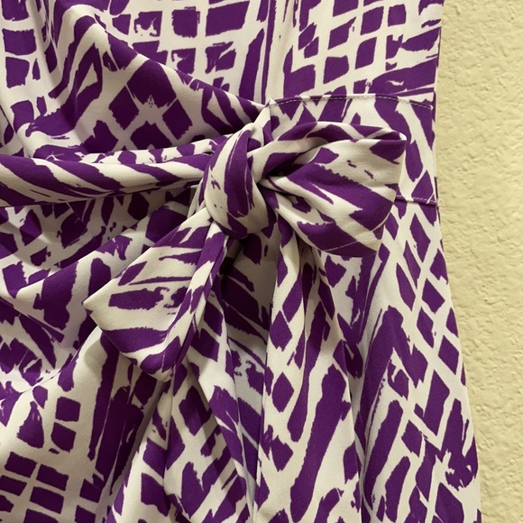 Purple white patterned dress with control top front waist, short sleeve Sz 6 - Picture 3 of 5